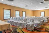 Functional Hall Quality Inn & Suites Bedford West