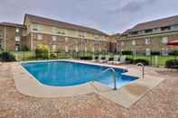 Swimming Pool Quality Inn & Suites Bedford West