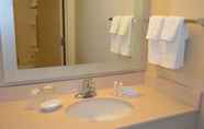 In-room Bathroom 7 SpringHill Suites by Marriott Lansing