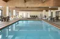 Swimming Pool Country Inn & Suites by Radisson, Council Bluffs, IA