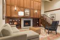 Lobby Country Inn & Suites by Radisson, Council Bluffs, IA