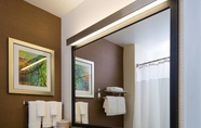 ห้องน้ำภายในห้อง 3 Fairfield Inn & Suites Rancho Cordova