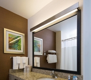 Bilik Mandi dalam Bilik 3 Fairfield Inn & Suites Rancho Cordova