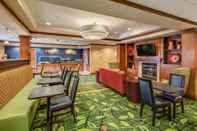 Quầy bar, cafe và phòng lounge Fairfield Inn & Suites by Marriott Jacksonville Beach