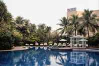 Swimming Pool The LaLiT Mumbai