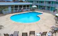Kolam Renang 2 SureStay Hotel by Best Western Laredo