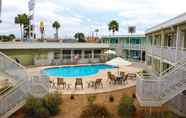 Swimming Pool 3 SureStay Hotel by Best Western Laredo