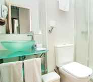 In-room Bathroom 7 Hotel Servigroup Pueblo Benidorm