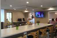 Bar, Cafe and Lounge La Quinta Inn & Suites by Wyndham Jamestown