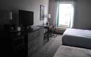 Bedroom 2 La Quinta Inn & Suites by Wyndham Jamestown