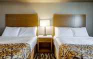 Bilik Tidur 2 Monte Carlo Inn - Brampton Suites