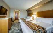 Bilik Tidur 5 Monte Carlo Inn - Brampton Suites