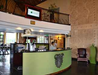 Lobby 2 Emerald Resort & Casino
