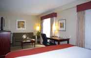 ห้องนอน 4 Holiday Inn Express & Suites Surrey, an IHG Hotel