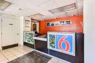 Lobi Motel 6 Sunnyvale, CA - North