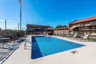 Swimming Pool Americas Best Value Inn & Suites St. Marys