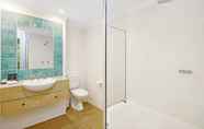 In-room Bathroom 4 Mantra PortSea