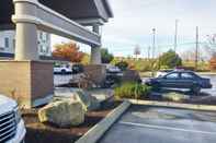 Common Space Comfort Suites Airport