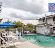 Swimming Pool 5 Motel 6 Seattle, WA - Sea-Tac Airport South