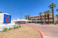 Exterior Motel 6 Palm Springs, CA - Downtown