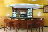 Bar, Kafe, dan Lounge Hotel Apan