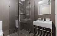 In-room Bathroom 3 The Bayswater Sydney