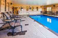 Swimming Pool Best Western Parsons Inn