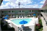Swimming Pool Motel 6 Reno, NV - Livestock Events Center