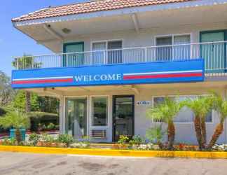 Exterior 2 Motel 6 Sepulveda, CA - Los Angeles - Van Nuys - North Hills