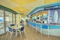 Bar, Cafe and Lounge Club Wyndham Ocean Boulevard