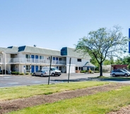 Exterior 5 Motel 6 Schiller Park, IL - Chicago O'Hare