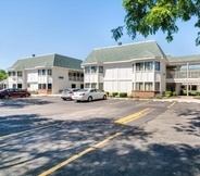 Exterior 6 Motel 6 Schiller Park, IL - Chicago O'Hare