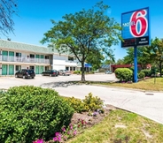 Exterior 3 Motel 6 Schiller Park, IL - Chicago O'Hare