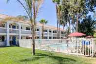 Swimming Pool Motel 6 Thousand Oaks, CA