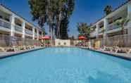 Swimming Pool 4 Motel 6 Thousand Oaks, CA