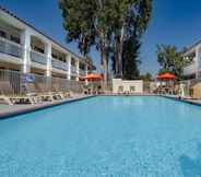 Swimming Pool 4 Motel 6 Thousand Oaks, CA