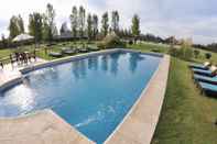 Swimming Pool Hotel Australis Campana