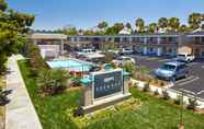 Swimming Pool 2 Eden Roc Inn & Suites