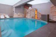 Swimming Pool Royal Ours Blanc Boutique Hôtel & Spa