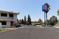 Bên ngoài Motel 6 Chico, CA