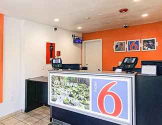 Lobby 2 Motel 6 Chico, CA