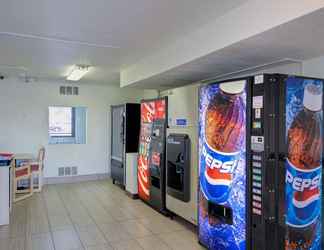 Lobby 2 Motel 6 Wichita, KS