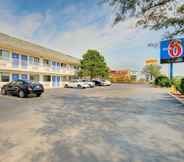 Common Space 3 Motel 6 Wichita, KS