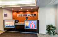 Lobby 3 Motel 6 West Des Moines, IA