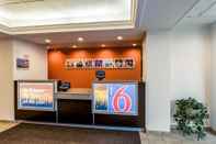 Lobby Motel 6 West Des Moines, IA