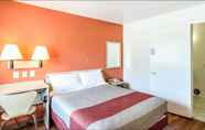Bedroom 4 Motel 6 Redding, CA - Central
