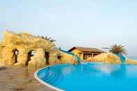 สระว่ายน้ำ Coral Beach Resort - Sharjah