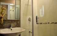 In-room Bathroom 2 Hotel Ajanta
