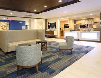 Sảnh chờ 2 Holiday Inn Express & Suites Newport News, an IHG Hotel