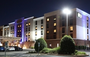 ภายนอกอาคาร 5 Holiday Inn Express & Suites Newport News, an IHG Hotel